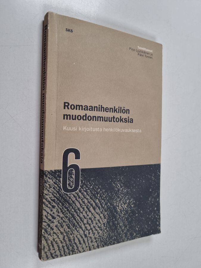 Romaanihenkilön muodonmuutoksia