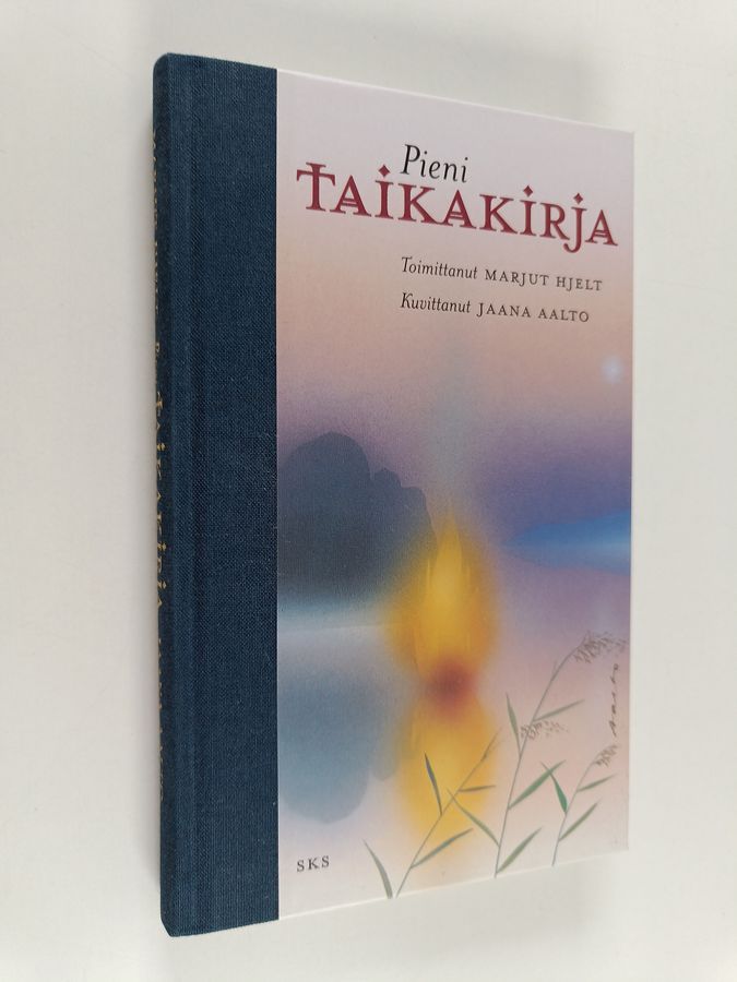 Marjut (toim.) Hjelt : Pieni taikakirja : valikoima Suomen kansan taikoja ja enteitä