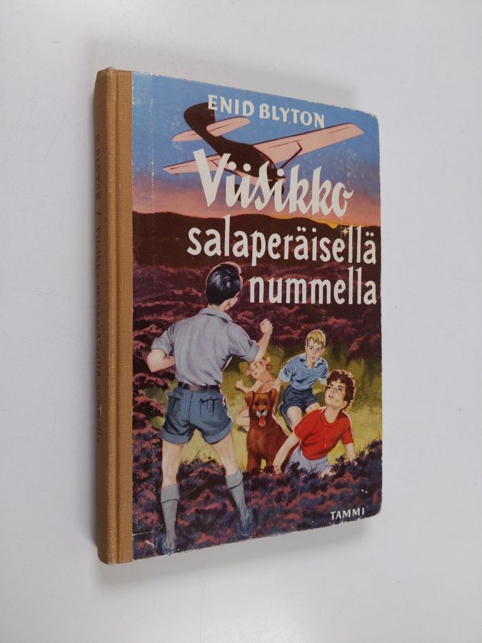 Enid Blyton : Viisikko salaperäisellä nummella