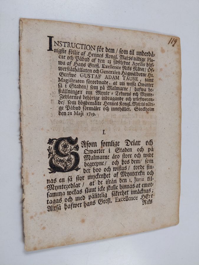 Instruction för dem, som til underdånigst följe af Hennes Kongl. maj:ts nådige placat och påbud af den 23 sidstledne aprilis blifwa af Hans grefl. excellence riks-rådet, öfwerståthållaren och generalen högwälborne herr grefwe Gustaf Adam Taube, samt magistraten förordnade, at uti wisza qwarter så i staden som på malmarne, hafwa beställningen om mynte-teknens och mynte-zedlarnes behörige indragande och utlefwererande, som högbemälte hennes Kongl. maj:ts nådige påbud förmäler och innehåller. Stockholm den 21 maji 1719