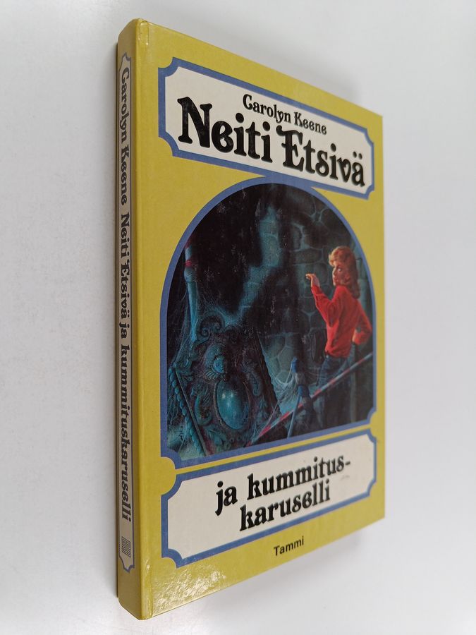 Neiti Etsivä ja kummituskaruselli