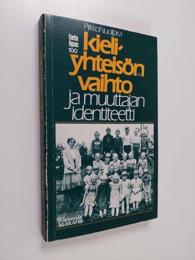 Kieliyhteisön vaihto ja muuttajan identiteetti