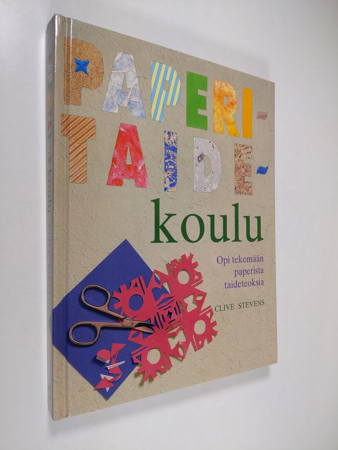 Clive Stevens : Paperitaidekoulu