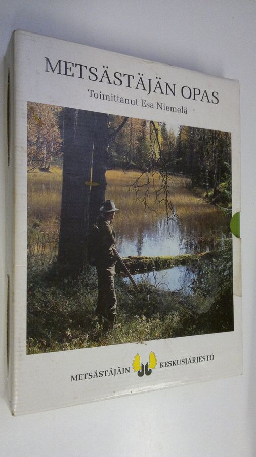 Esa (toim.) Niemelä : Metsästäjän opas + Metsästys- ja aselainsäädäntö kotelossa