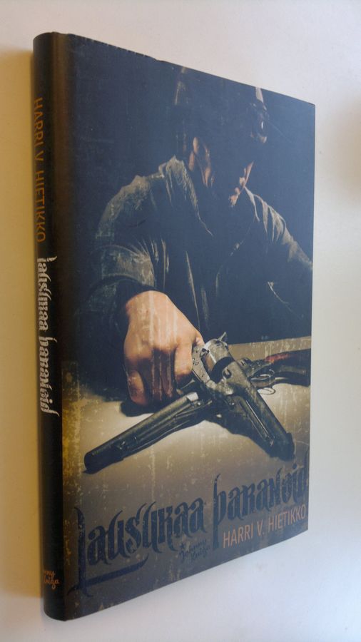 Harri V. Hietikko : Lausukaa Paranoid