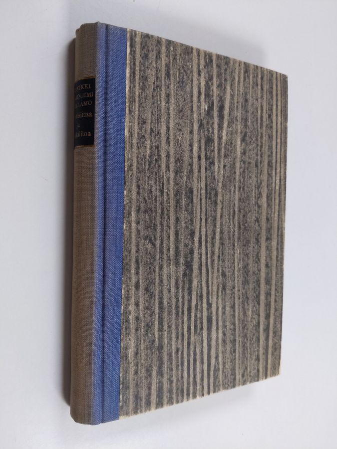 Annikki Kariniemi-Willamo : Lohisiima ja silkkiliina