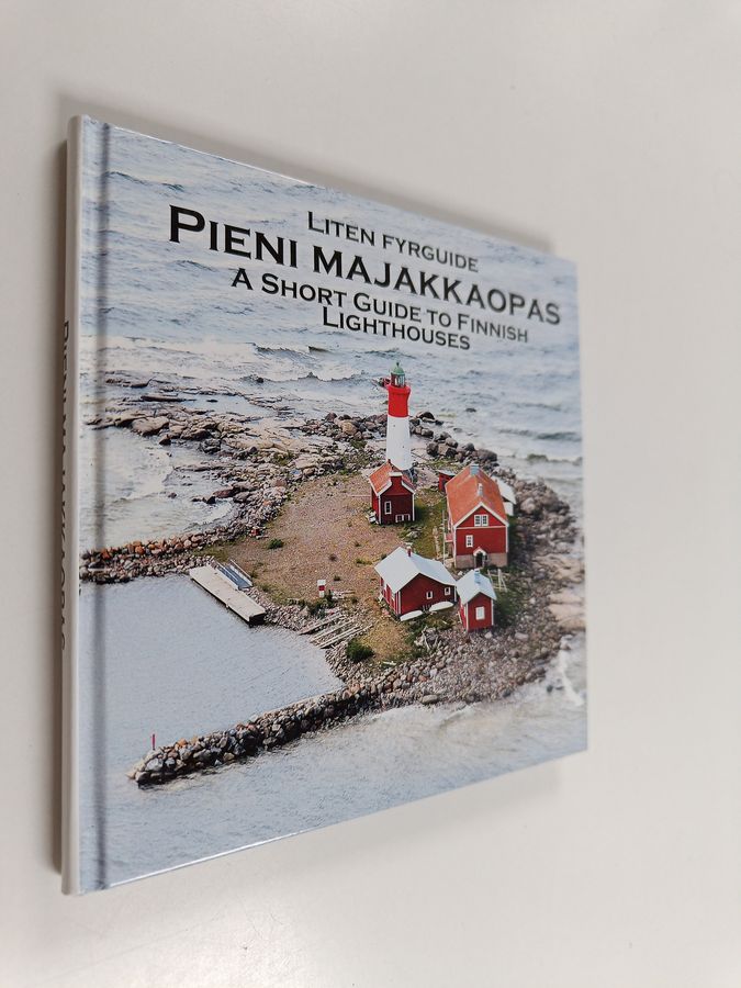 Pieni majakkaopas = Liten fyrguide = a short guide to Finnish lighthouses