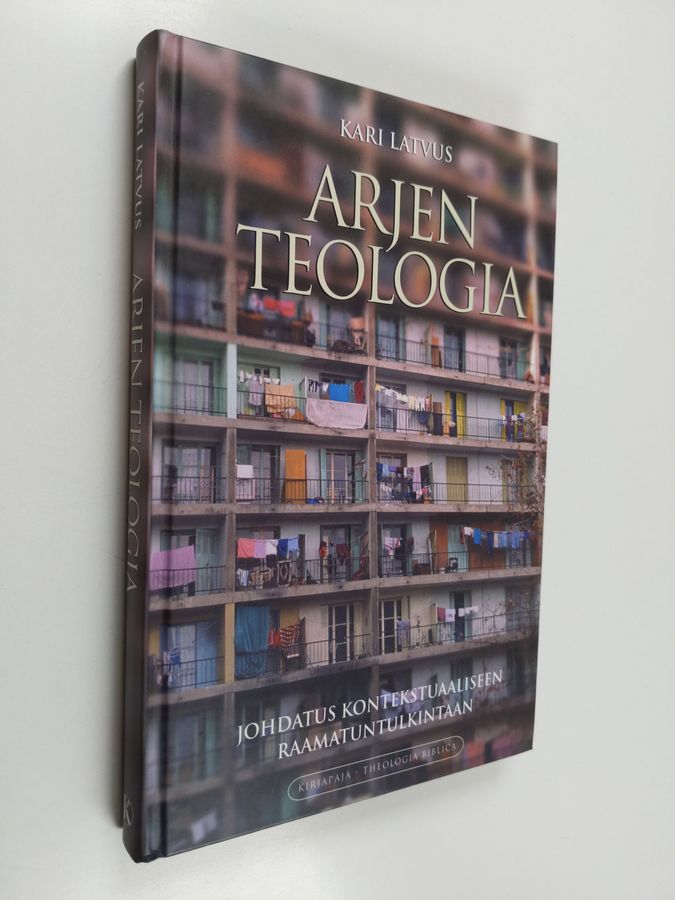 Kari Latvus : Arjen teologia : johdatus kontekstuaaliseen raamatuntulkintaan (signeerattu, tekijän omiste)