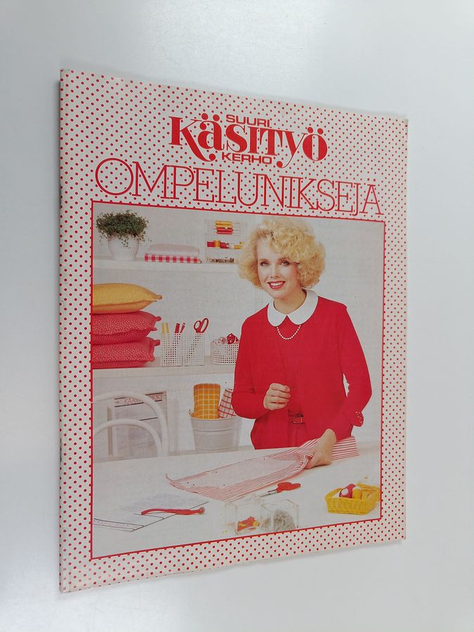 Suuri käsityökerho : Ompeluniksejä