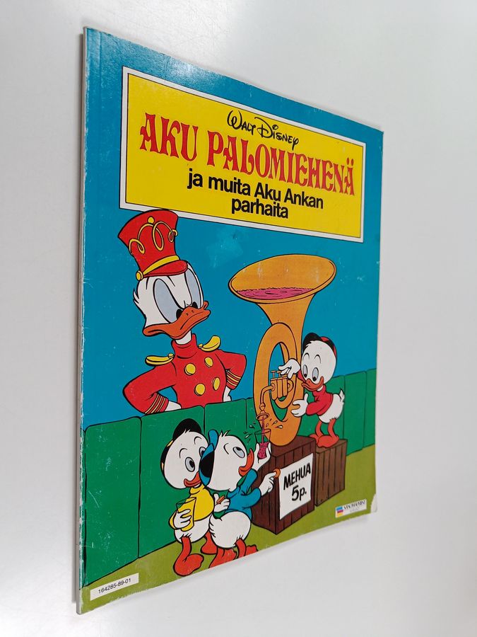 Walt Disney & Carl Barks : Aku palomiehenä ja muita Aku Ankan parhaita