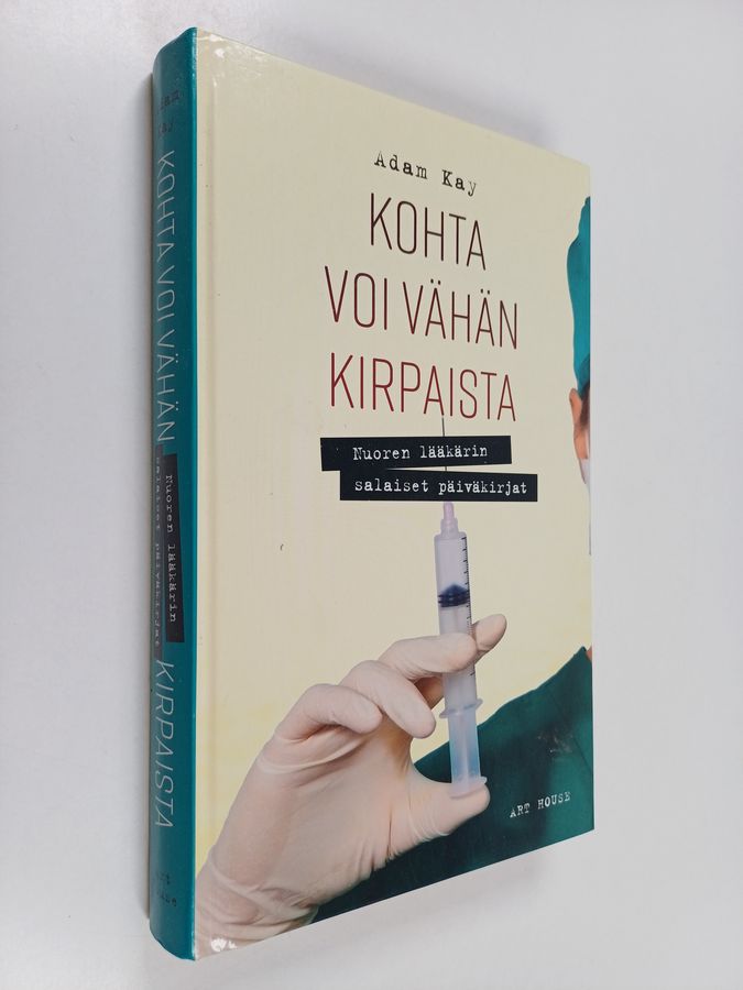 Adam Kay : Kohta voi vähän kirpaista : nuoren lääkärin salaiset päiväkirjat