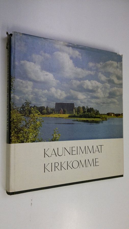 Antero ym. (toim.) Sinisalo : Kauneimmat kirkkomme : suomalaista kirkkoarkkitehtuuria keskiajalta nykypäivään = Finlands vackraste kyrkor : finsk kyrkoarkitektur från medeltiden till våra dagar = Die schönsten Kirchen Finnlands : Finnische Kirchenarchitektur vom