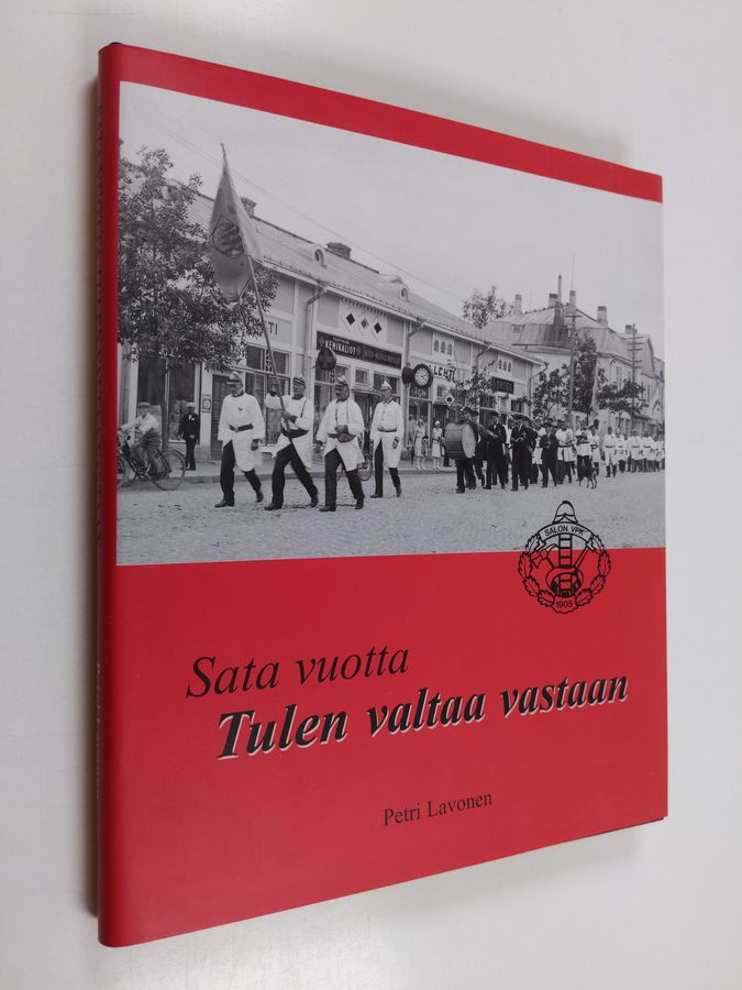 Petri Lavonen : Sata vuotta tulen valtaa vastaan : Salon vapaaehtoinen palokunta 1905-2005