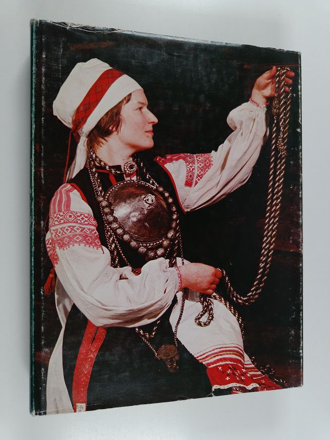 Istvan Racz : Finno-Ugric folk art