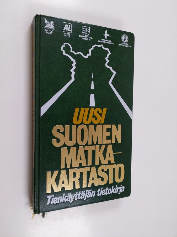 Uusi Suomen matkakartasto : tienkäyttäjän tietokirja