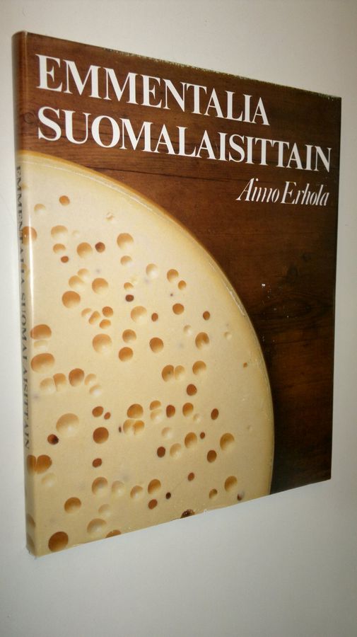 Aimo Erhola : Emmentalia suomalaisittain : suomalaisen emmentaljuuston valmistuksen kehitysvaiheet