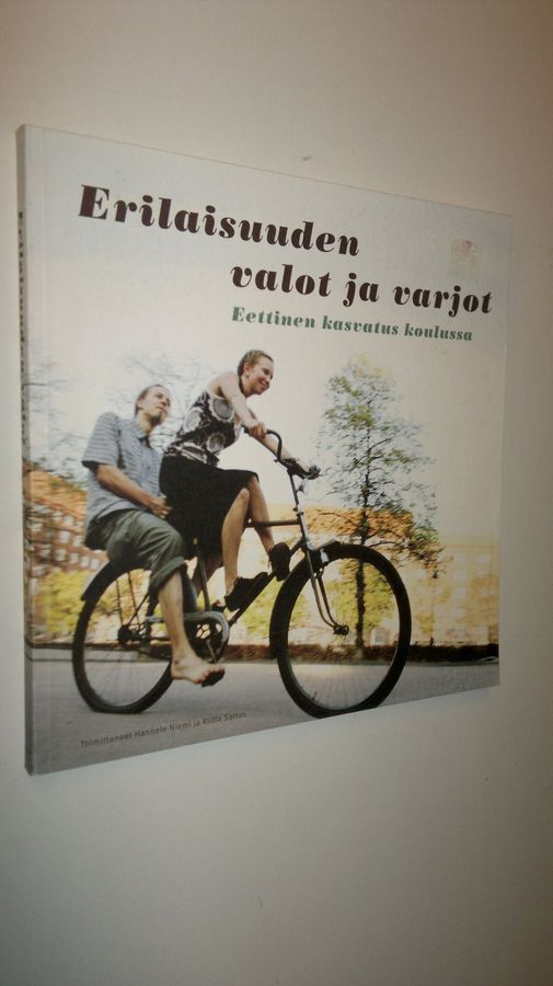 Hannele ym. (toim.) Niemi : Erilaisuuden valot ja varjot : eettinen kasvatus koulussa