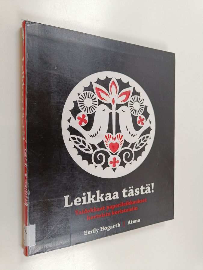 Emily Hogart : Leikkaa tästä! : taidokkaat paperileikkaukset korteista koristeisiin