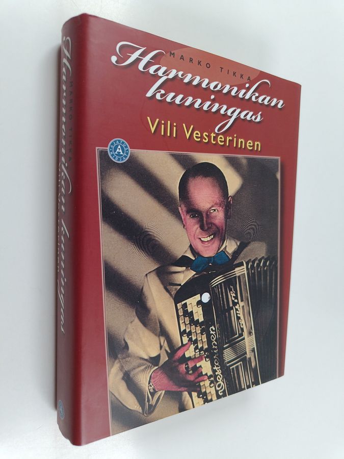 Marko Tikka : Harmonikan kuningas Vili Vesterinen (signeerattu, tekijän omiste)