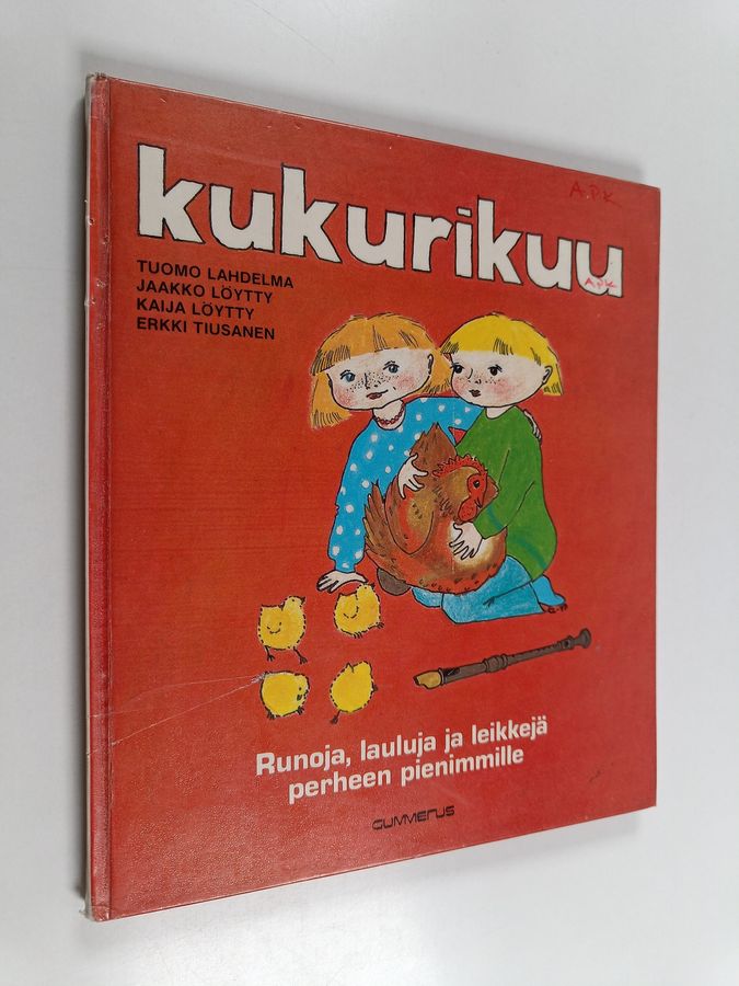 Tuomo Lahdelma : Kukurikuu : runoja, lauluja ja leikkejä perheen pienimmille