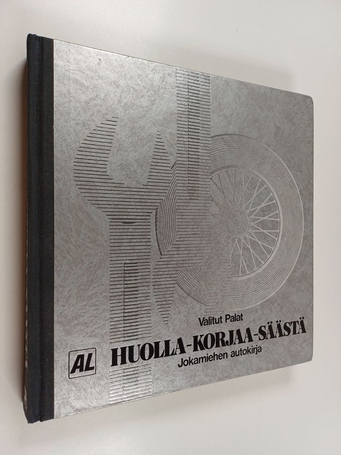 Huolla - korjaa - säästä : Jokamiehen autokirja