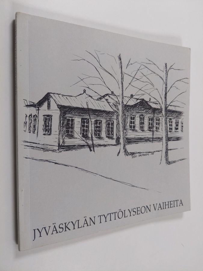Jyväskylän tyttölyseon vaiheita : kuvia ja tarinoita menneiltä vuosikymmeniltä