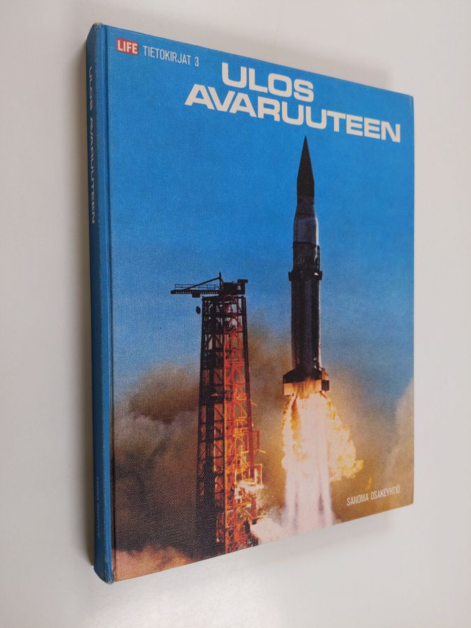 Arthur C. Clarke : Ulos avaruuteen