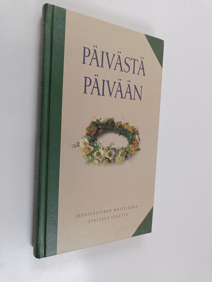 Anja (toim.) Salokannel : Päivästä päivään : monivuotinen muistikirja syksystä syksyyn
