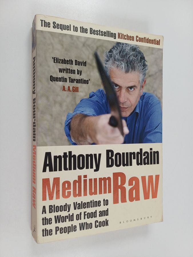 Anthony Bourdain : Medium Raw : a bloody valentine to the World of food and the people who cook