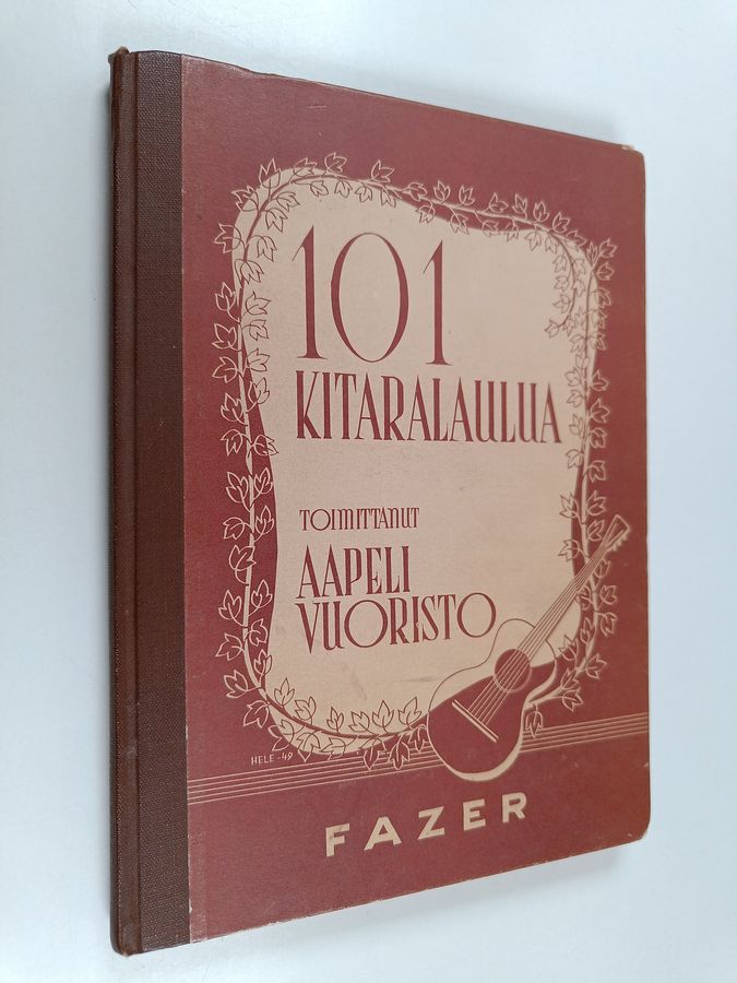 Aapeli (toim.) Vuoristo : 101 kitaralaulua