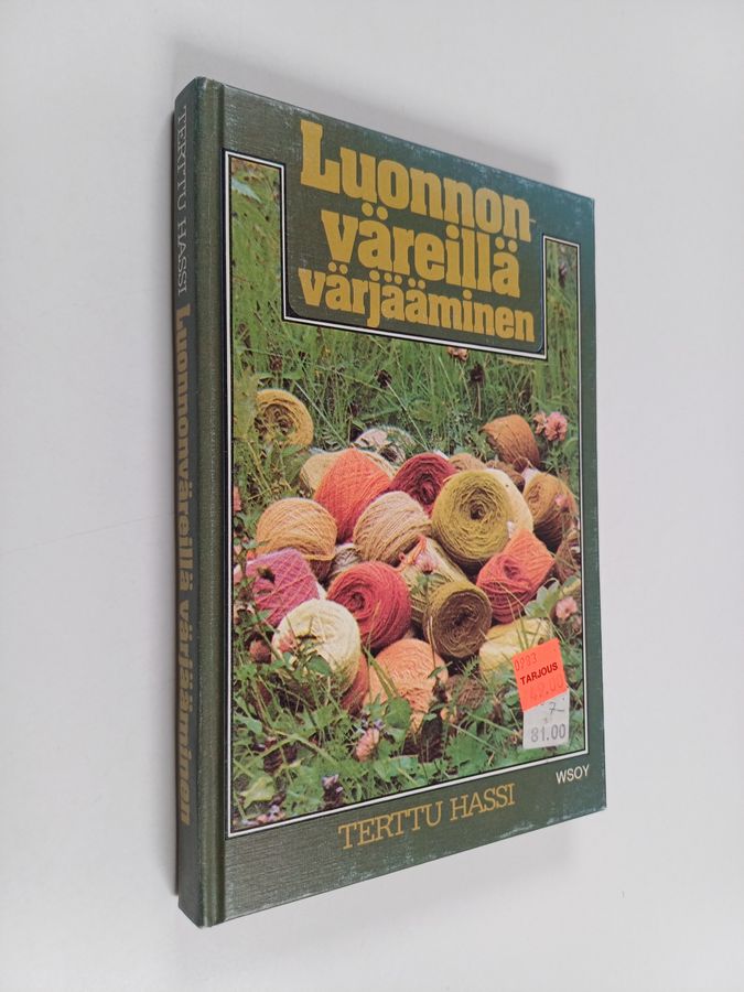 Terttu Hassi : Luonnonväreillä värjääminen