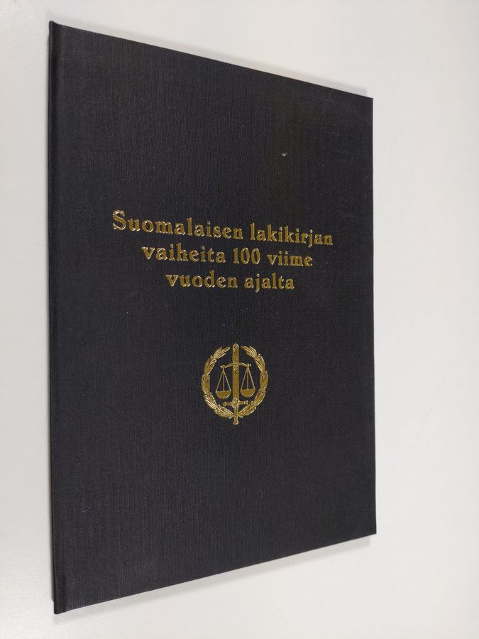 Toivo Sainio : Suomalaisen lakikirjan vaiheita 100 viime vuoden ajalta