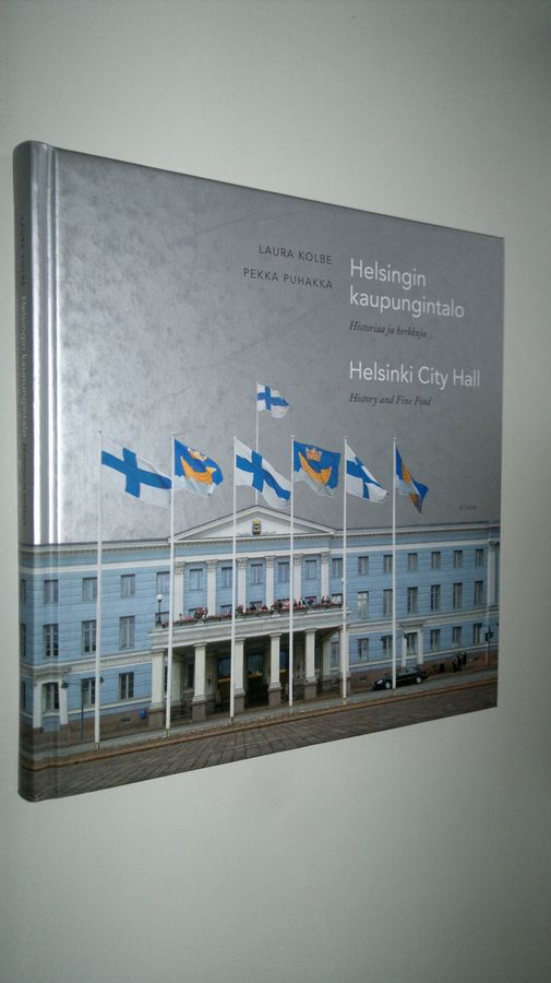 Laura Kolbe : Helsingin kaupungintalo : historiaa ja herkkuja = Helsinki City Hall : history and fine food