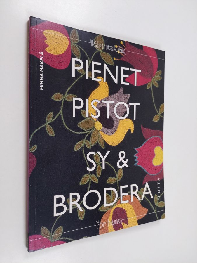 Minna Mäkelä : Pienet pistot - pistokirjontamalleja arkeen ja juhlaan = Sy & brodera
