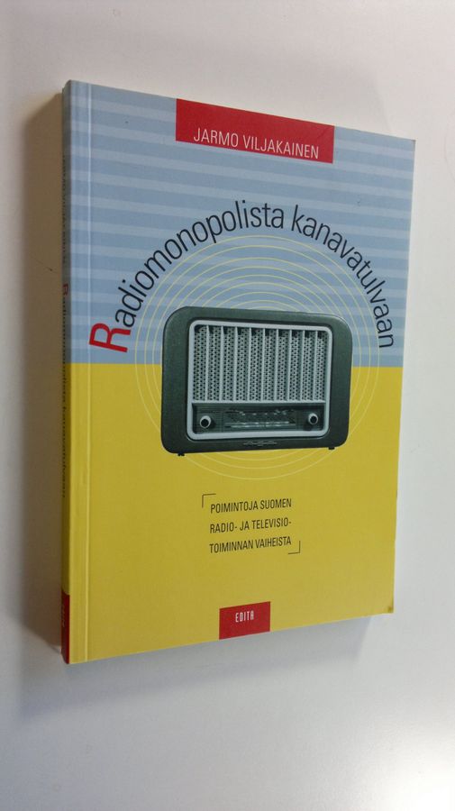 Jarmo Viljakainen : Radiomonopolista kanavatulvaan : poimintoja Suomen radio- ja televisiotoiminnan vaiheista