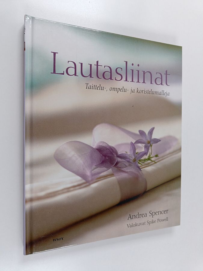Andrea Spencer : Lautasliinat : taittelu-, ompelu- ja koristelumalleja