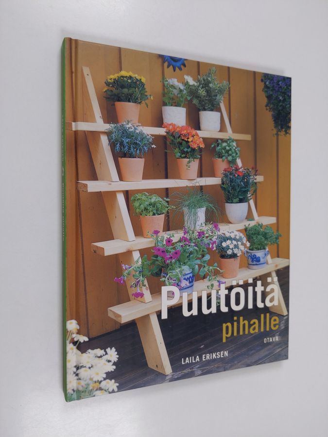 Laila Eriksen : Puutöitä pihalle