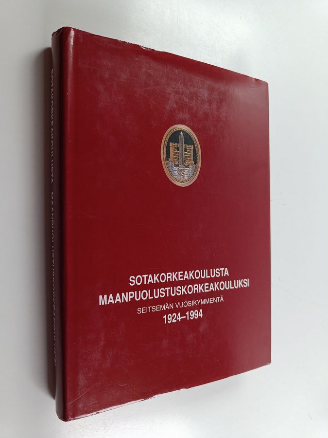 Pekka Kurenmaa : Sotakorkeakoulusta Maanpuolustuskorkeakouluksi : seitsemän vuosikymmentä 1924-1994