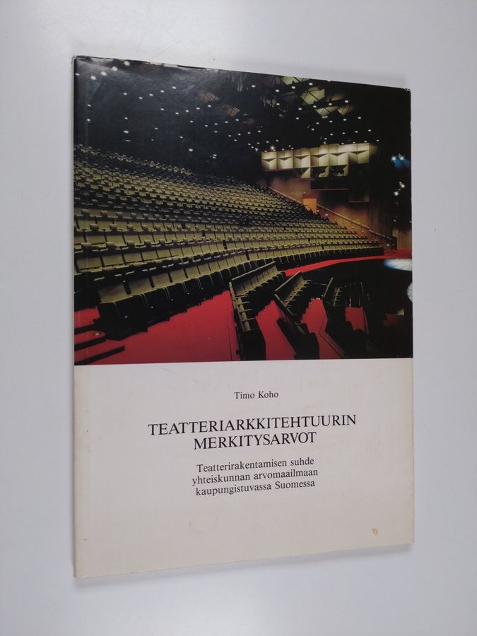 Timo Koho : Teatteriarkkitehtuurin merkitysarvot : teatterirakentamisen suhde yhteiskunnan arvomaailmaan kaupungistuvassa Suomessa (tekijän omiste, signeerattu)