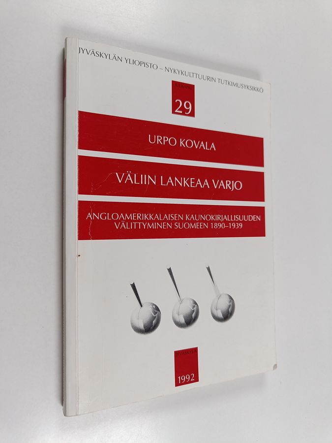 Urpo Kovala : Väliin lankeaa varjo : angloamerikkalaisen kaunokirjallisuuden välittyminen Suomeen 1890-1939